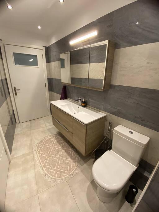 Λabirinthia Apartment Атина Екстериор снимка