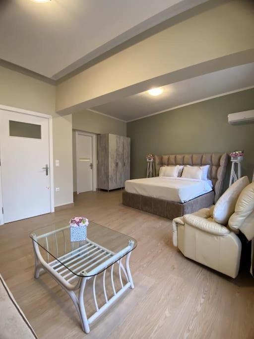 Λabirinthia Apartment Атина Екстериор снимка