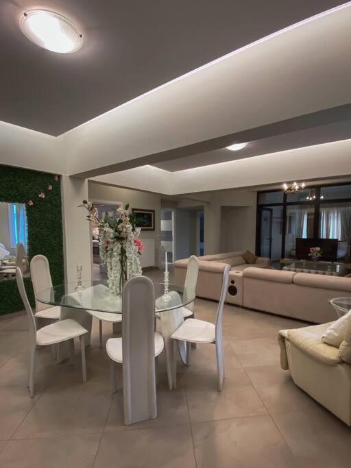 Λabirinthia Apartment Атина Екстериор снимка